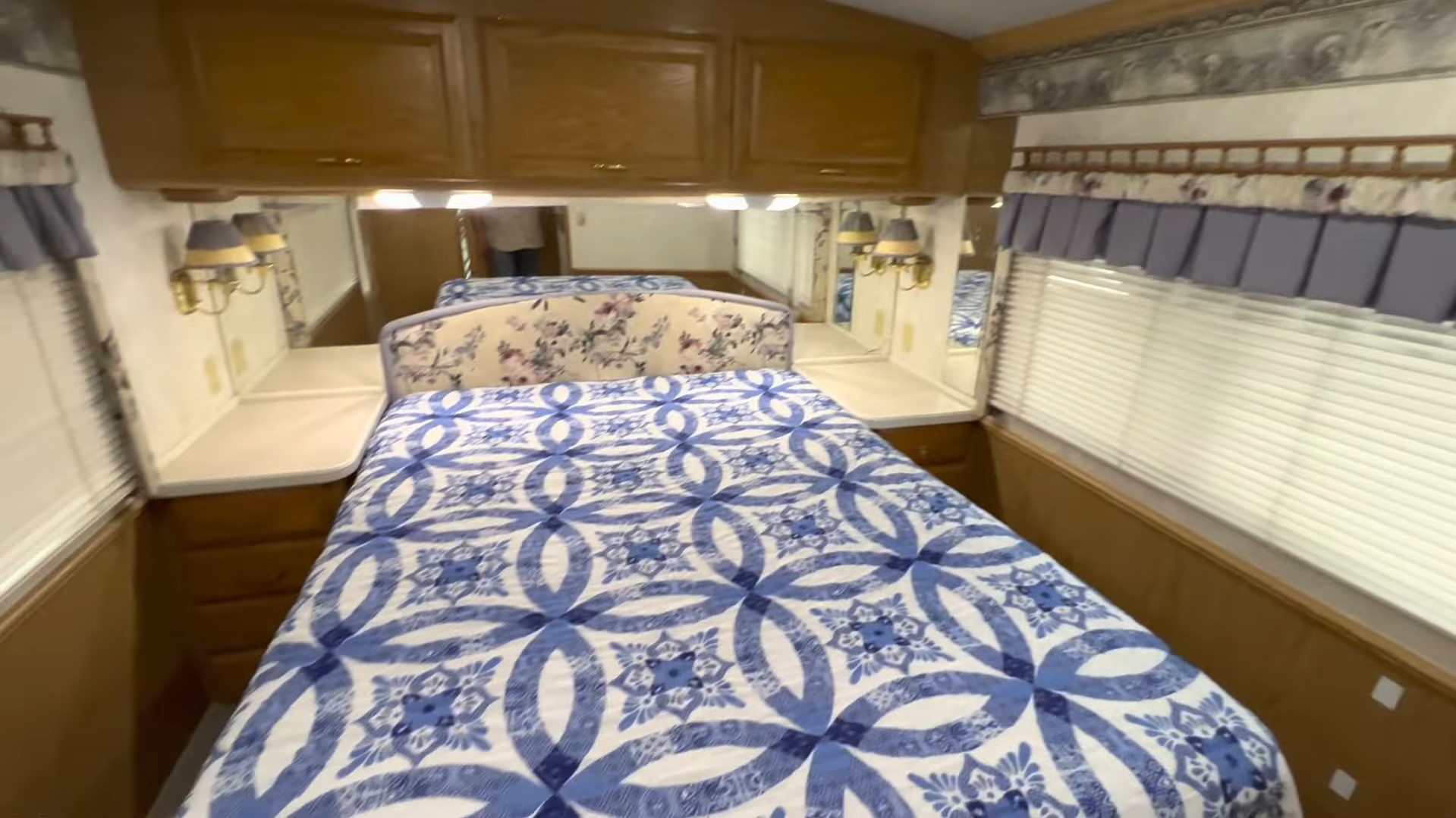 2000 Fleetwood Bounder 39Z — rear bedroom looking toward the front