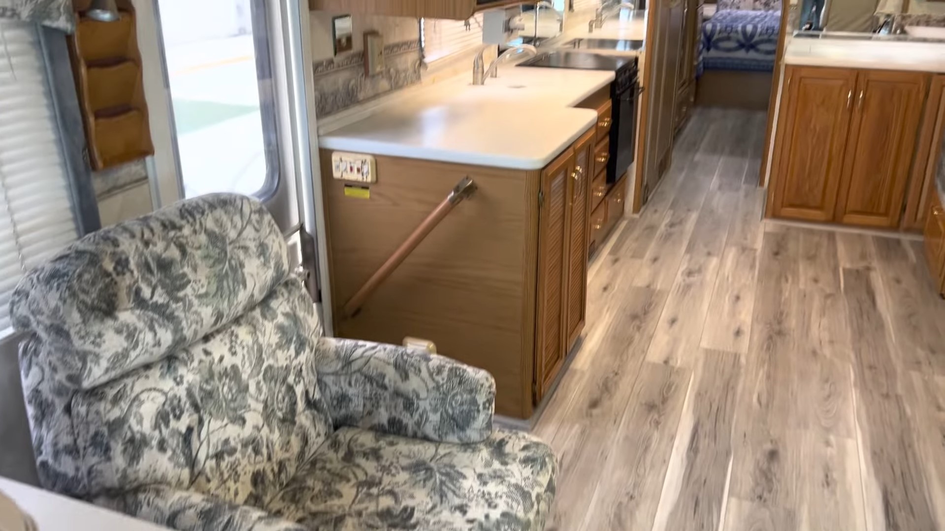 2000 Fleetwood Bounder 39Z — living area looking toward the galley