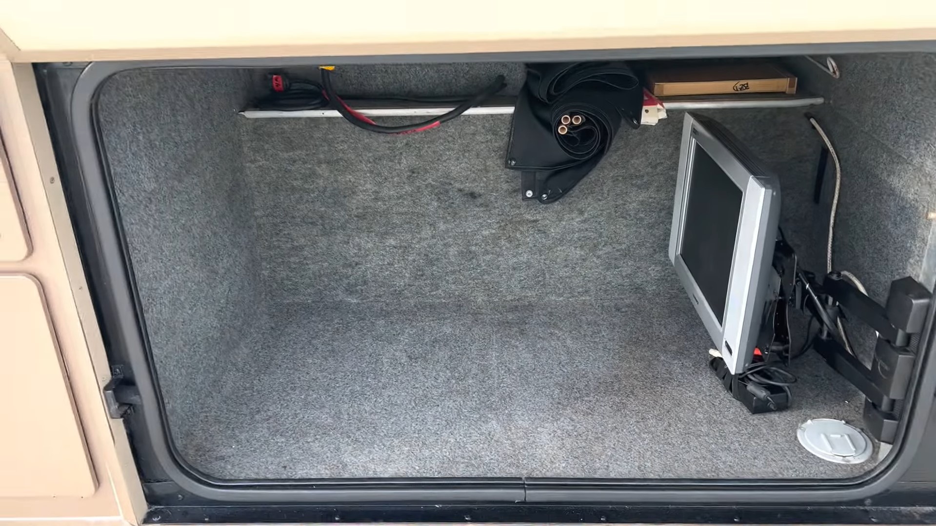 2000 Fleetwood Bounder 39Z — carpeted basement storage compartment