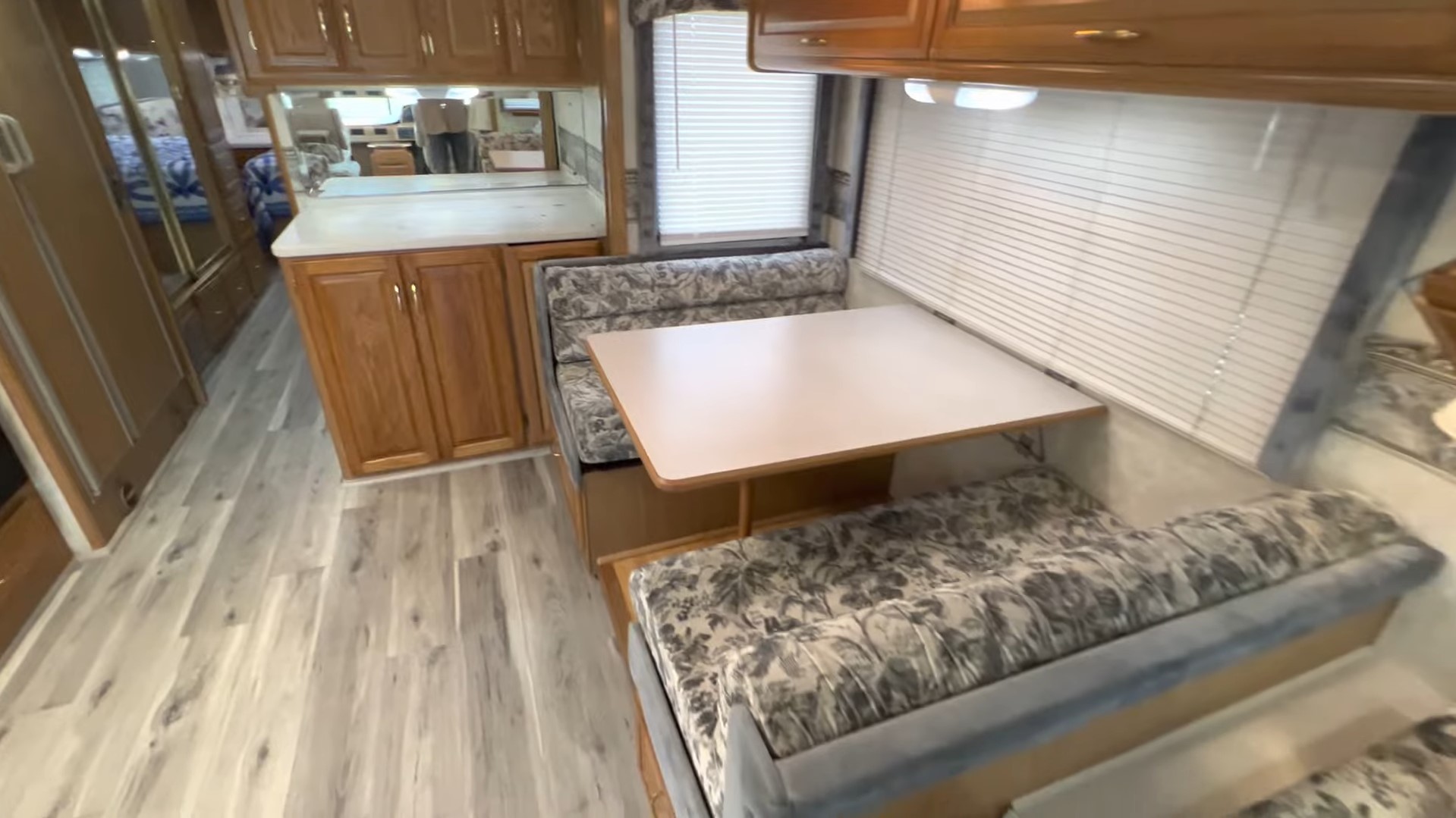 2000 Fleetwood Bounder 39Z — booth dinette in the slide-out